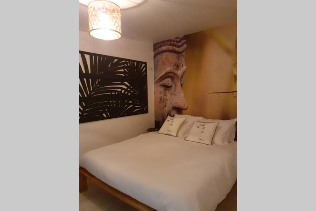 LOVE ROOM OUT OF TIME *JACUZZI* — love room à Itteville