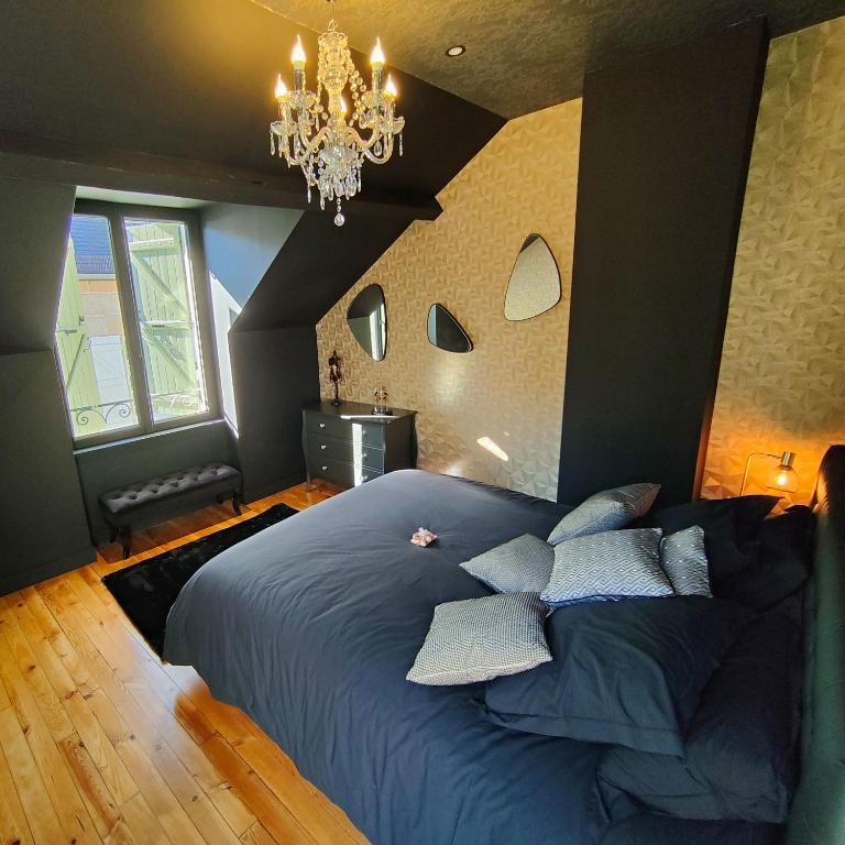 La Gaillardise – love room – Spa & Sauna – Espace privatif — love room à Brive-la-Gaillarde