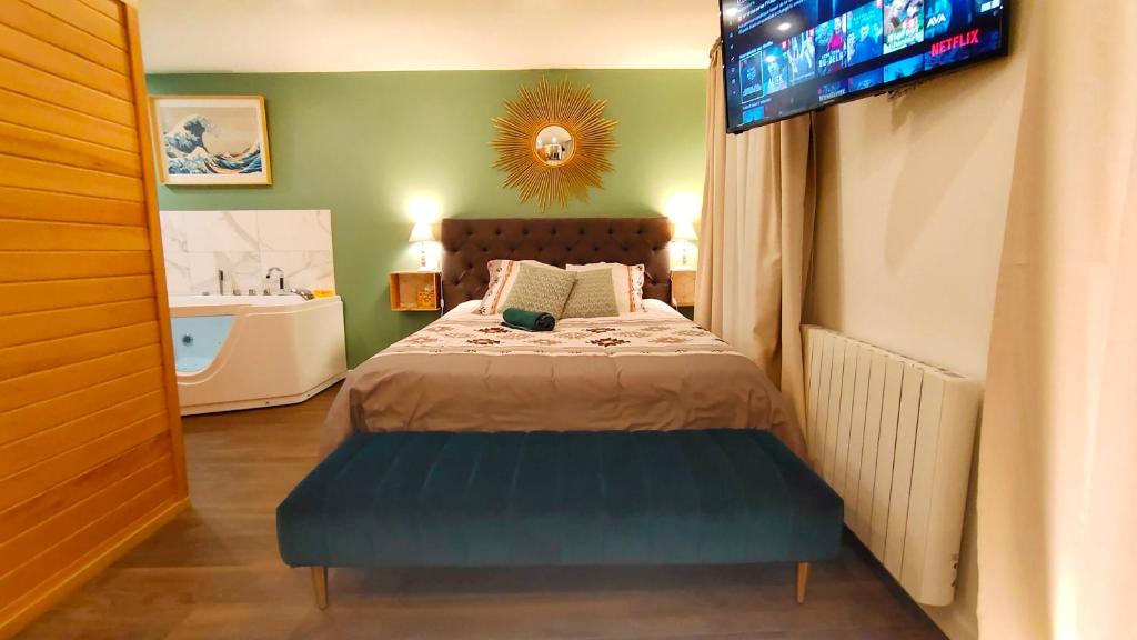 Votre Escale Jungle Sauna & Spa — love room à Niort