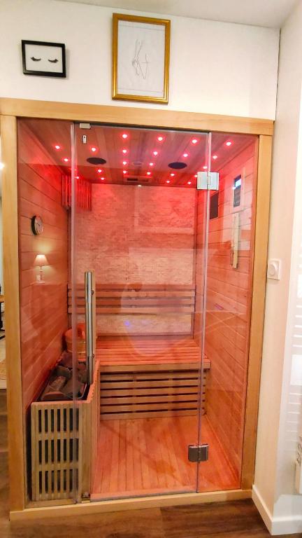Votre Escale Jungle Sauna & Spa — love room à Niort
