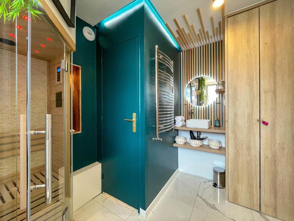 Votre Escale Boule d Or Sauna & Spa — love room à Niort