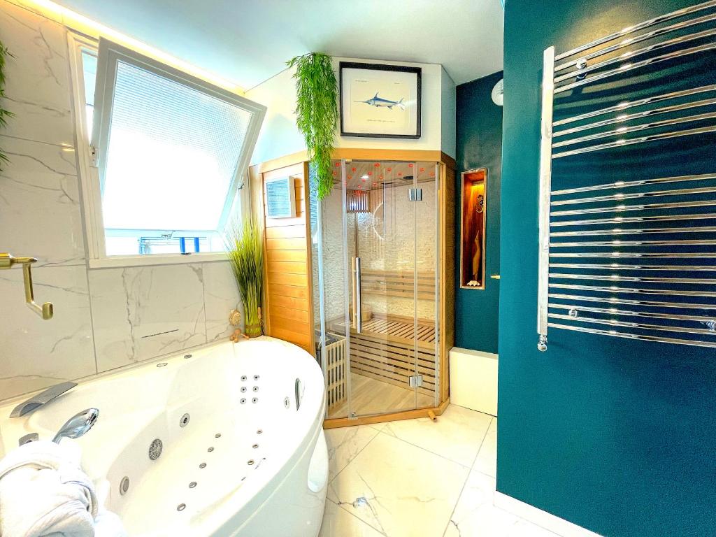 Votre Escale Boule d Or Sauna & Spa — love room à Niort