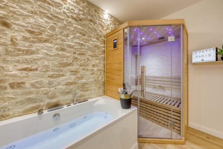 Love room Le Petit Paris – Cocon & Spa & Sauna à Chartres