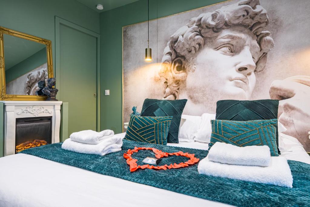 Le Musée d’Aphrodite / JACUZZI — love room à Montgeron