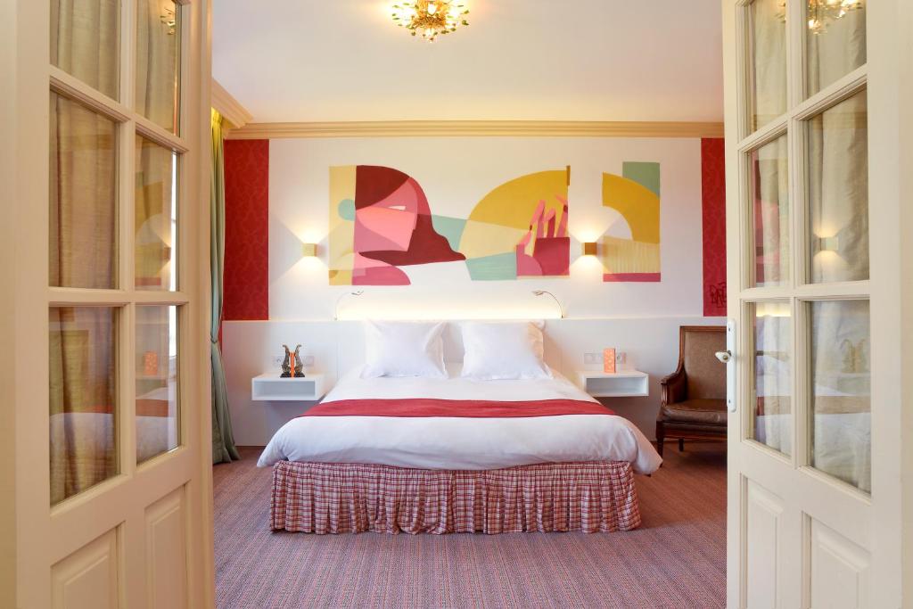 Hôtel L&rsquo;Yeuse – Teritoria — love room à Châteaubernard