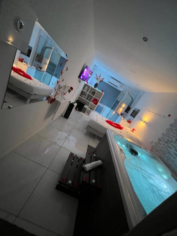 Love room avec spa privatif