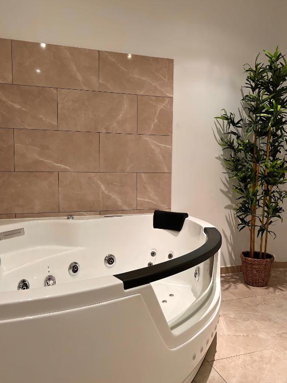 Modern SPA – Cosy & Chic – JACCUZI — love room à Brunoy