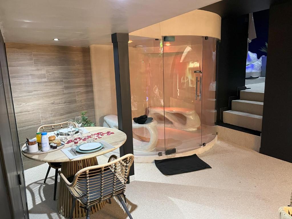 OMIRA – Nuits d&rsquo;exception & Spa — love room à Bordeaux