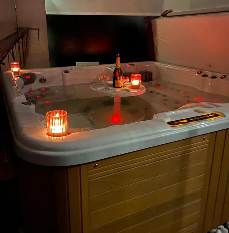 La Villa Audren Love Room Jacuzzi