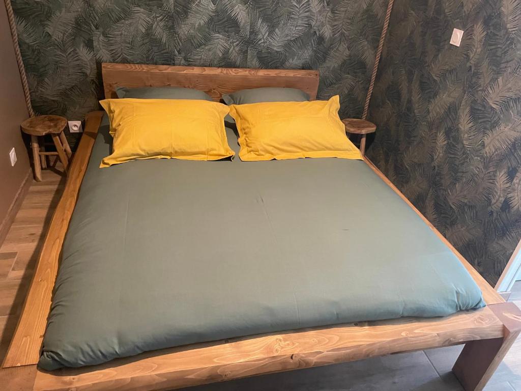 Studio jacuzzi Love Room — love room à Sacquenville