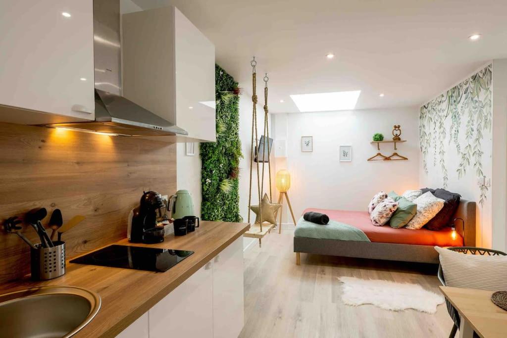 Love Room et spa – Le Cocon — love room à Aubie-et-Espessas