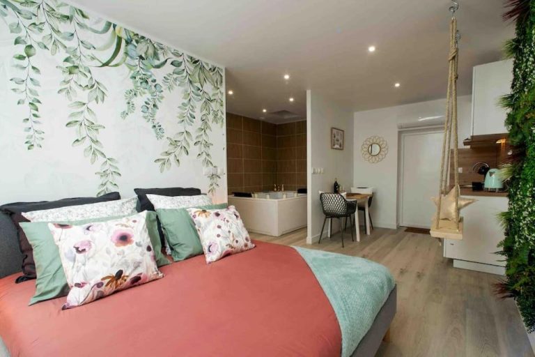 Love room Love Room et spa – Le Cocon à Aubie-et-Espessas
