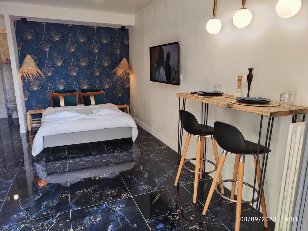 Studio avec jaccuzzi — love room à Saintry-sur-Seine