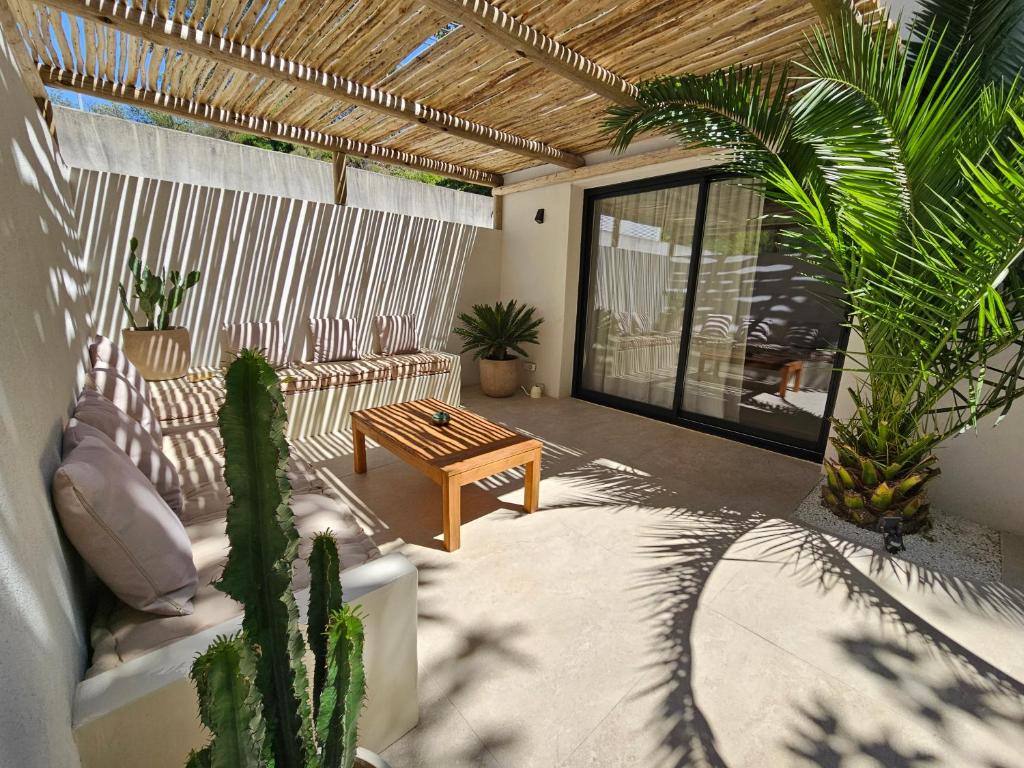 Le Clos des Délices – Love Room – Chambre avec spa, terrasse et parking privatif — love room à Aubagne