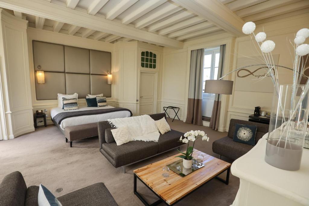 Hôtel Château de Lacan — love room à Brive-la-Gaillarde