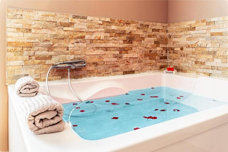 Plage Studio Love room Spa Baignoire double La Ciotat Centre port