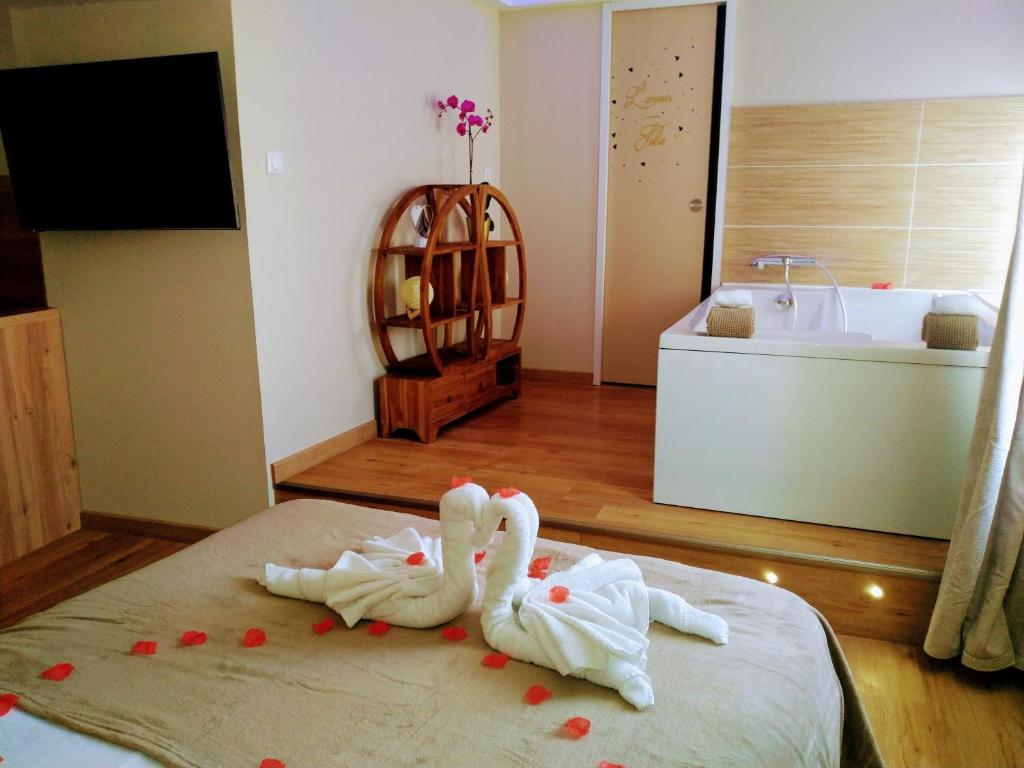 Plage Studio Love room Spa Baignoire double La Ciotat Centre port — love room à La Ciotat