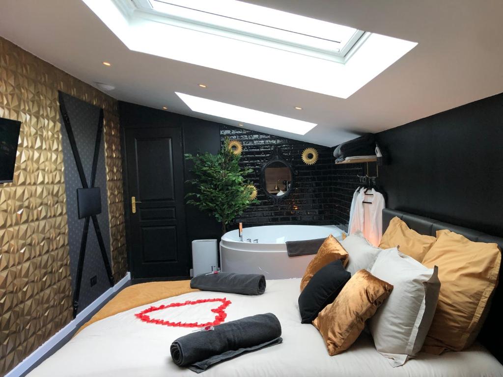 Playroom et Nuit Insolite — love room à Aubie-et-Espessas