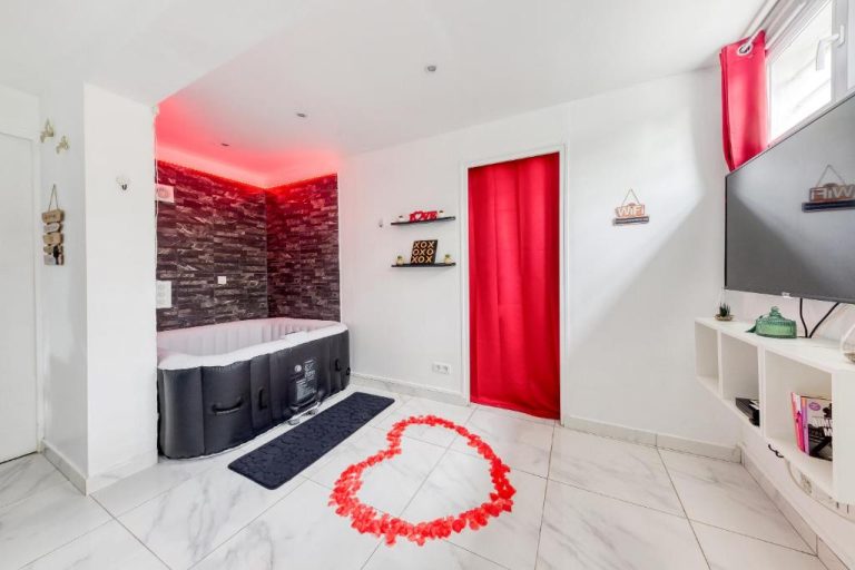 La belle Hirondelle – Love Room Jacuzzi