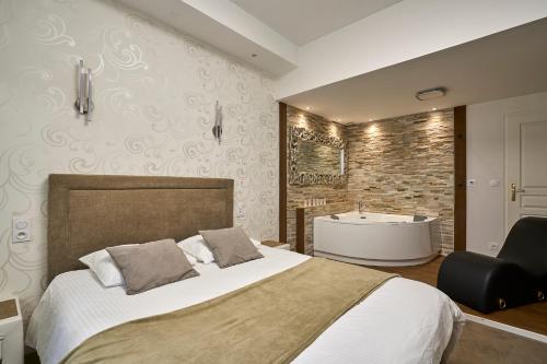 Le DONJON DIONYSOS – Love Room — love room à Carcassonne
