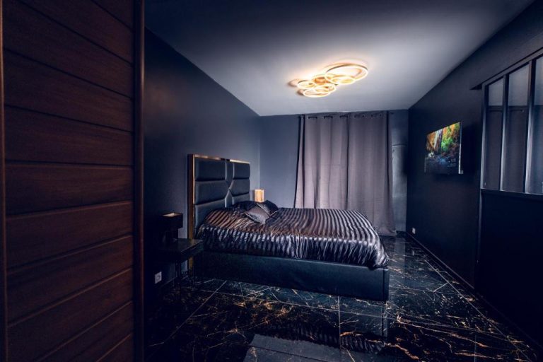 Une love room romantique avec jacuzzi pour couple à ÉvreuxEure