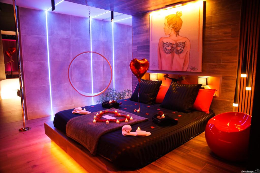 Travel Proud Les Secrets Rooms – Bonneval – Love Room – Spa et Hammam Privatif — love room à Bonneval