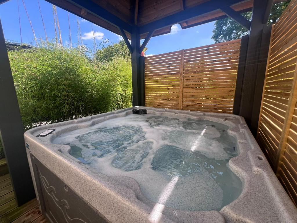 Travel Proud LoveRoom avec SPA privatif Plélo — love room à Plélo