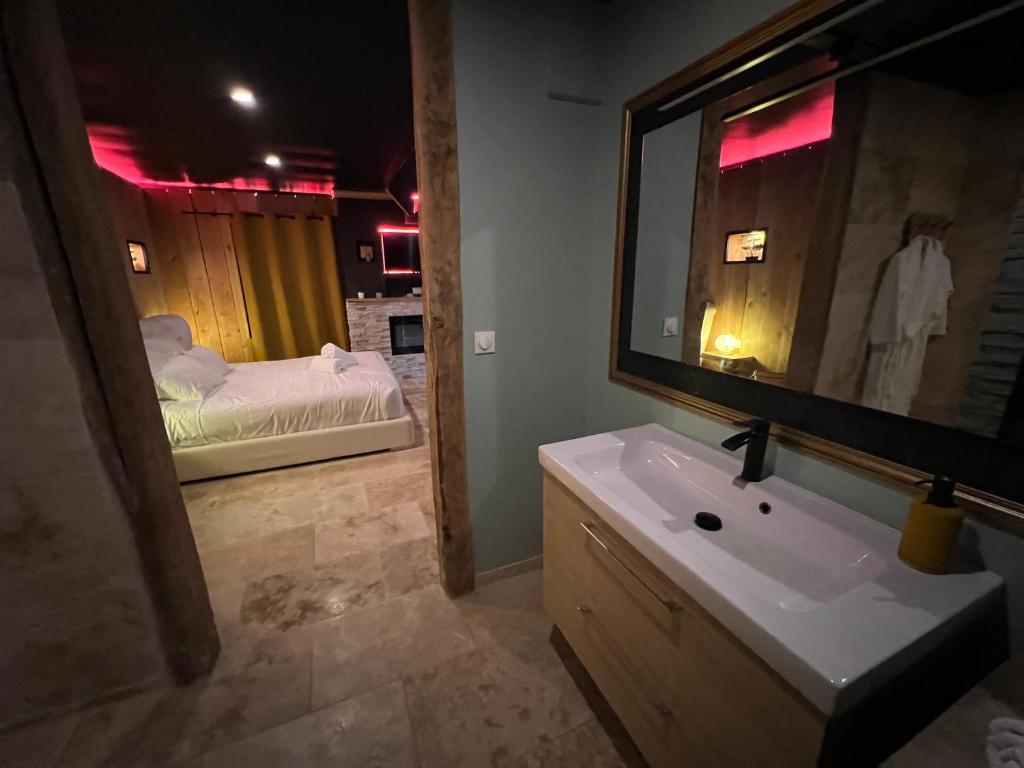 Le Lodge des Charmes 5 étoiles — love room à Lèves