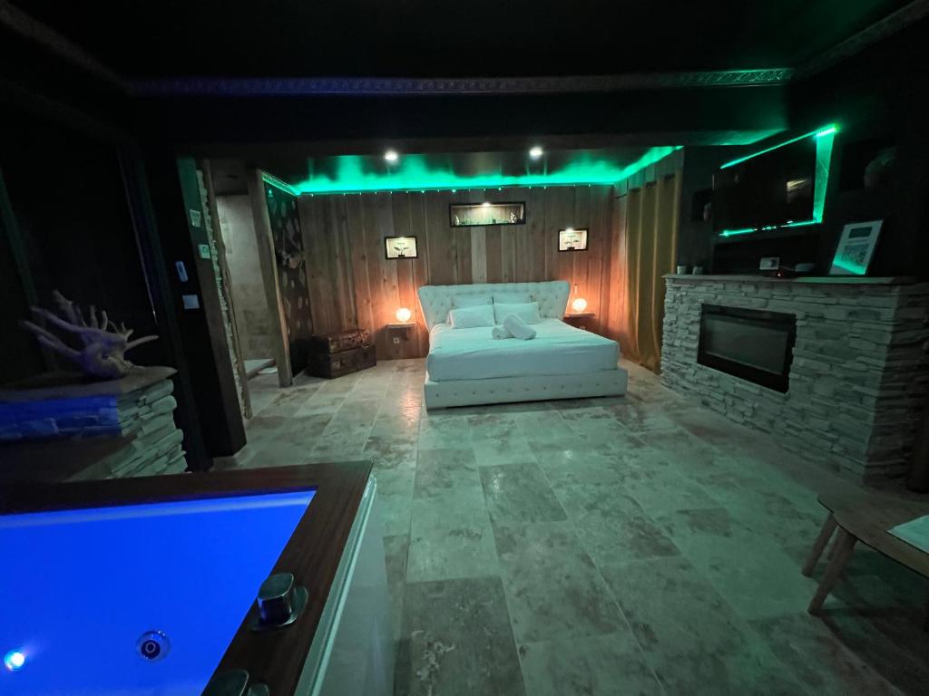 Le Lodge des Charmes 5 étoiles — love room à Lèves