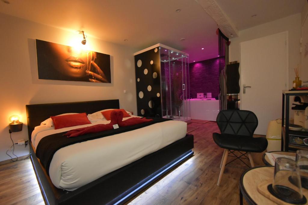 SPA privatif Love room, Le Hammam et Bulles, chez Nuits Chartraines — love room à Chartres