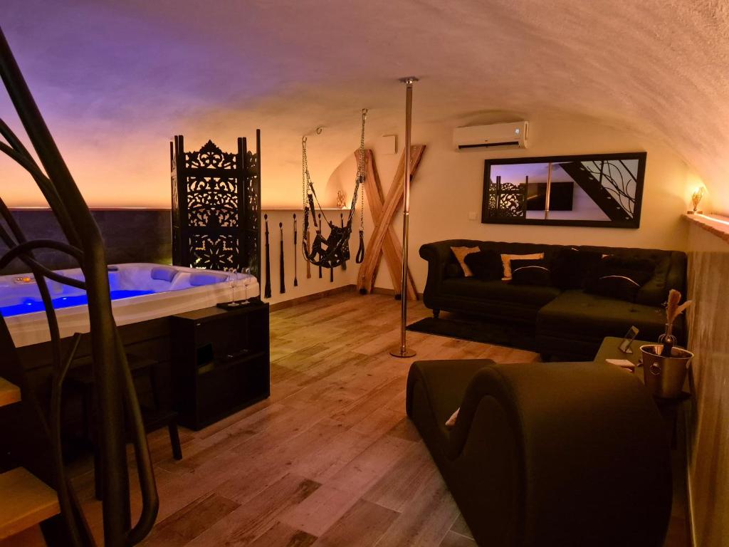 Gîte érotique avec spa privatif — love room à Donzère
