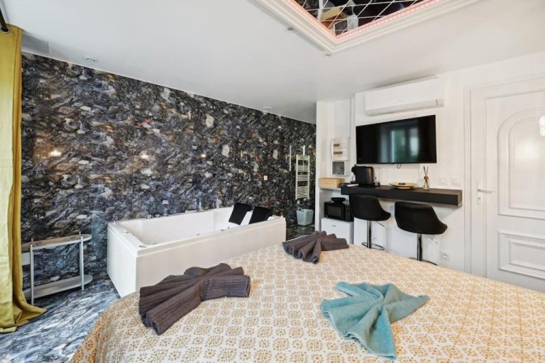 Love Room – La Création d&rsquo;Adam avec Jacuzzi