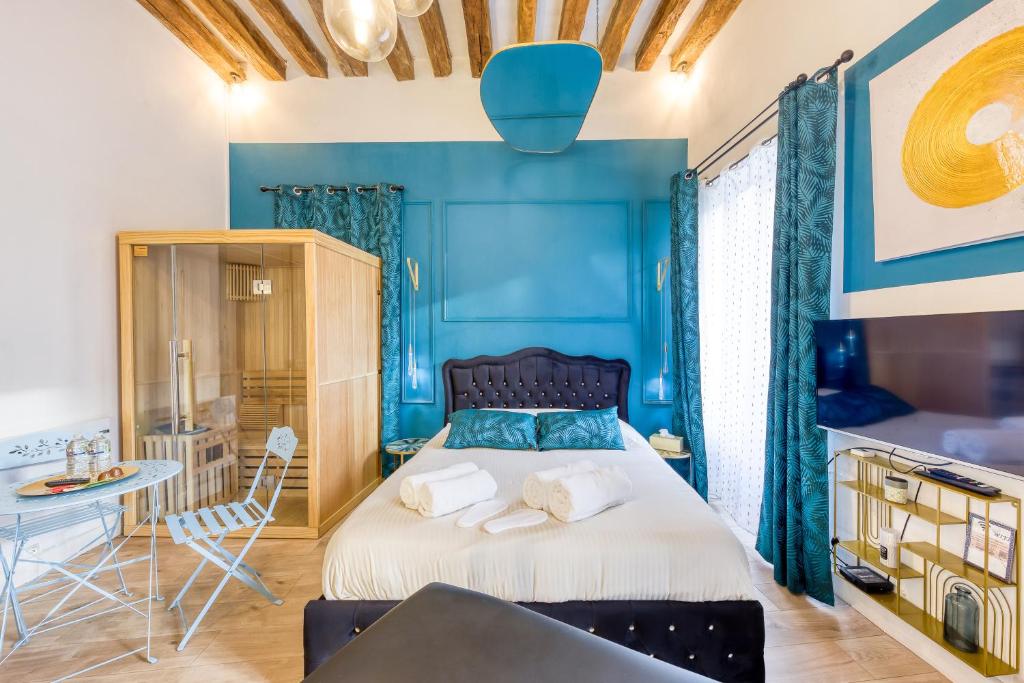 Suite bien être – jacuzzi et sauna / love room — love room à Arpajon