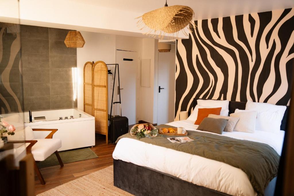 Suite Cara – Logement Atypique Sauna Balneo – Centre Historique — love room à Brive-la-Gaillarde