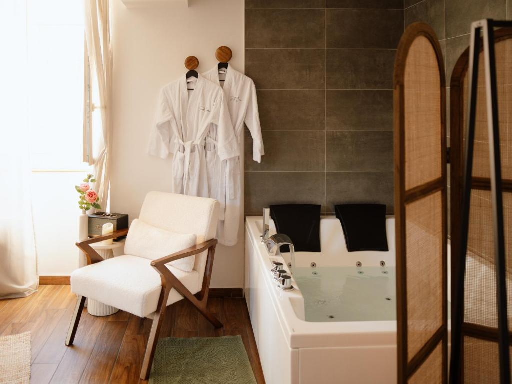 Suite Cara – Logement Atypique Sauna Balneo – Centre Historique — love room à Brive-la-Gaillarde