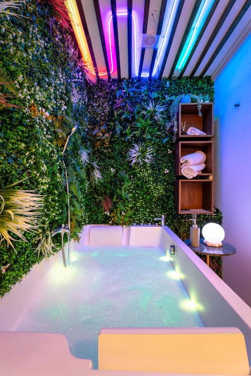 Love room Cozy Jacuzzi Bordeaux Chartrons à Bordeaux