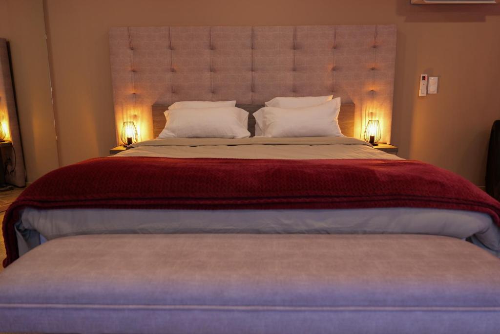 Loveroom de charme avec jacuzzi et sauna — love room à La Penne-sur-Huveaune