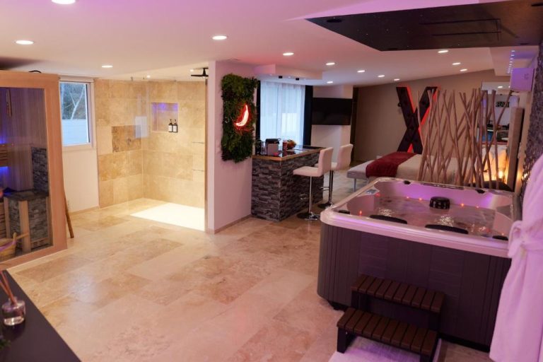 Loveroom de charme avec jacuzzi et sauna