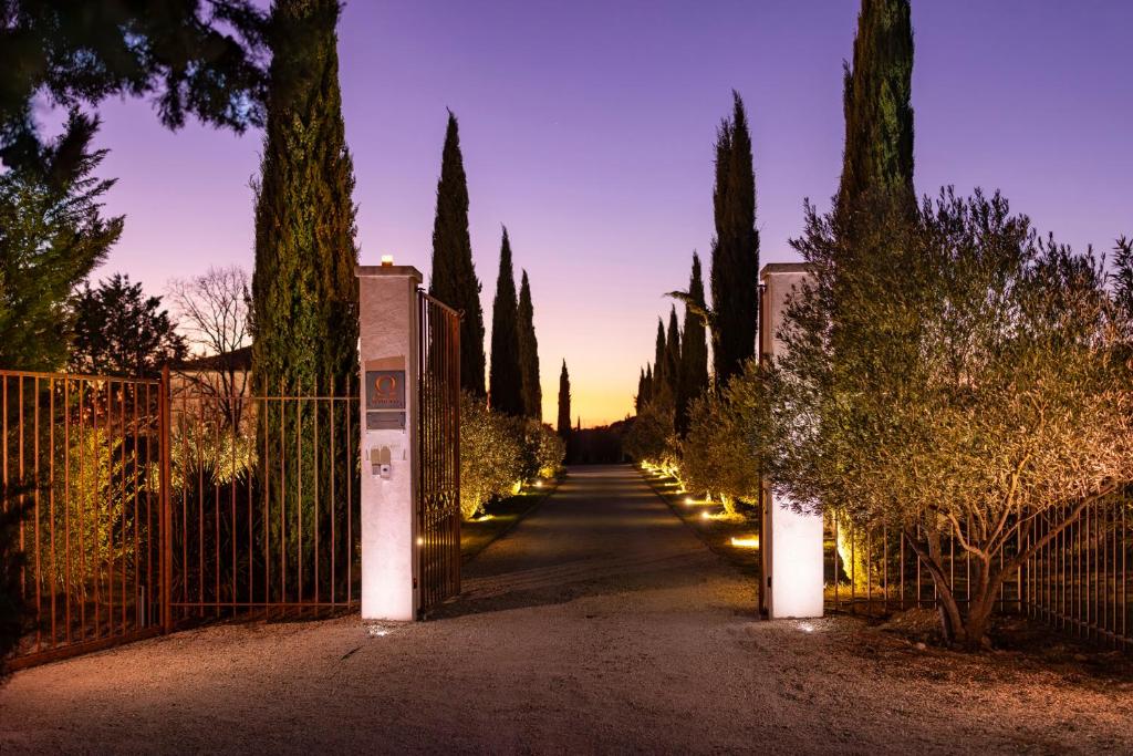 La Bastide de Damien, 5 clefs Demeure d&rsquo;Exception et Table Remarquable dans le guide Teritoria, JACUZZI Privatif, Cuisine étoilée Dominique Frérard — love room à Aix-en-Provence