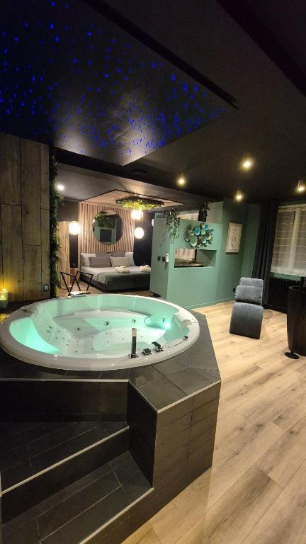 Love room Toi et moi gite Love room avec Hammam, Sauna, Balnéothérapie ensemble privatisés à Le Coudray