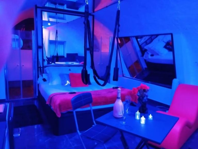 La suite miroir, love room avec jacuzzi