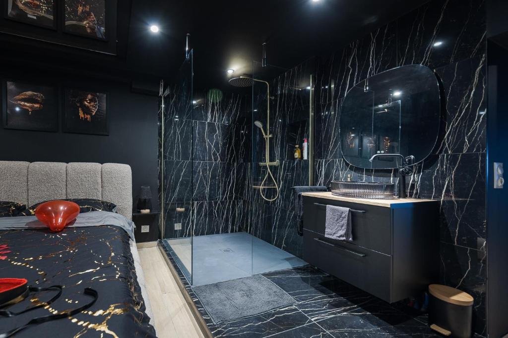 SecretBlackRoom — love room à Villecresnes