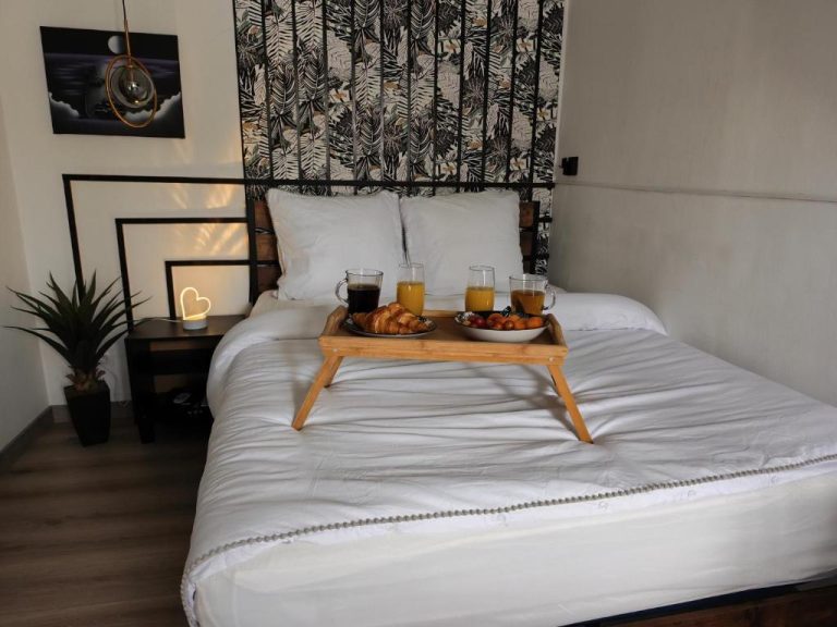 Une love room romantique avec jacuzzi pour couple à ÉvreuxEure