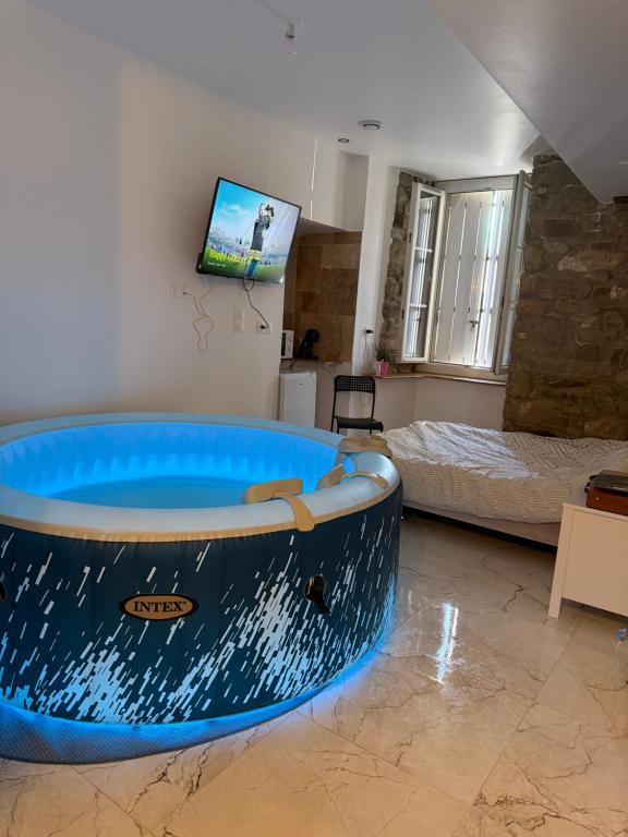 Studio avec Spa Lamballe — love room à Lamballe Armor