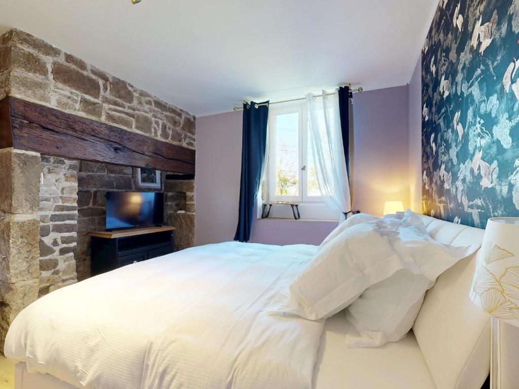 Appartement Avec Sauna et Spa Privé — love room à Brive-la-Gaillarde