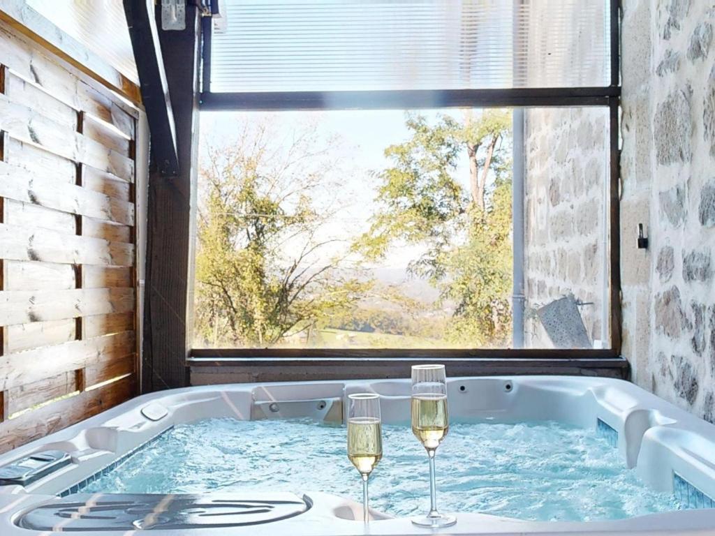 Maison Avec Spa et Sauna Privé — love room à Brive-la-Gaillarde
