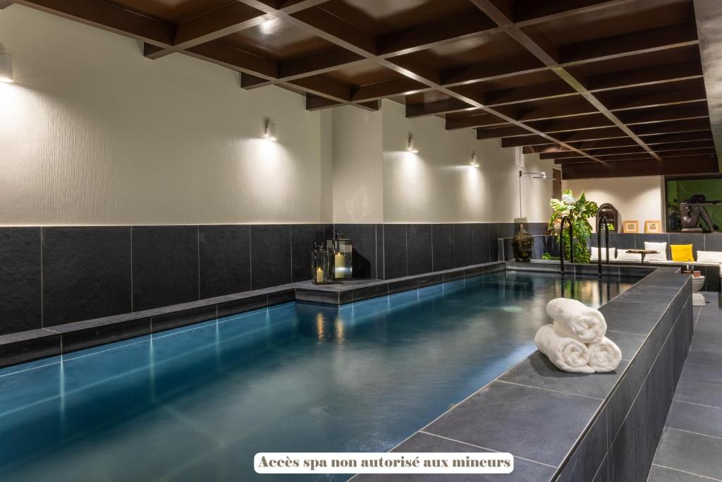 Hôtel & SPA Le Chêne Vert — love room à Brive-la-Gaillarde