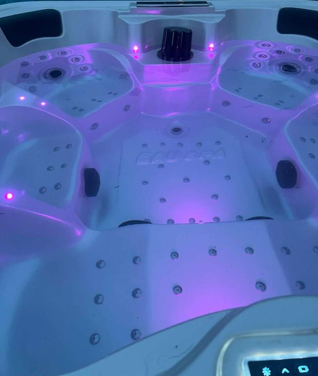 Love Room Jacuzzi Privatif à Martigues — love room à Martigues