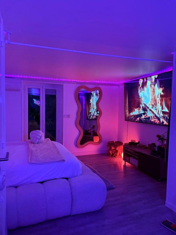 L&rsquo;Interdite House – Limitless – Jacuzzi Cinema Love