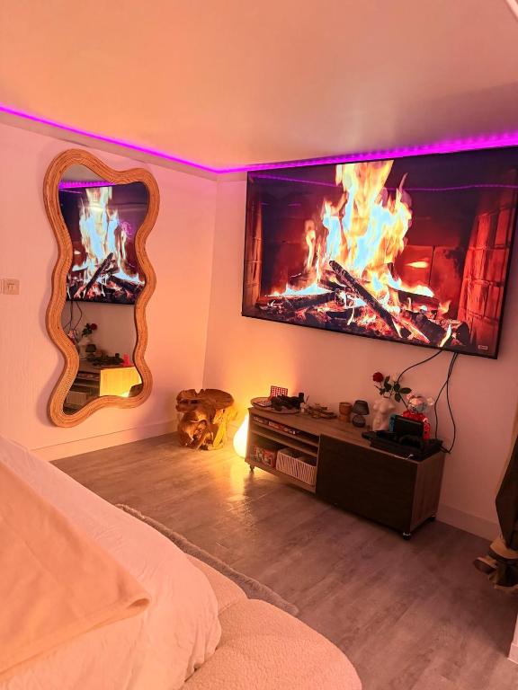 L&rsquo;Interdite House – Limitless – Jacuzzi Cinema Love — love room à Savigny-sur-Orge
